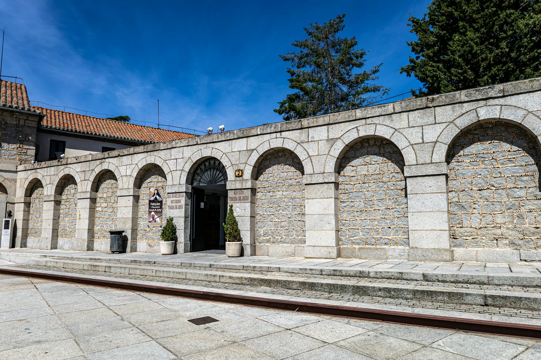 Stone arches in Ávila, Spain, featuring traditional Spanish architecture.