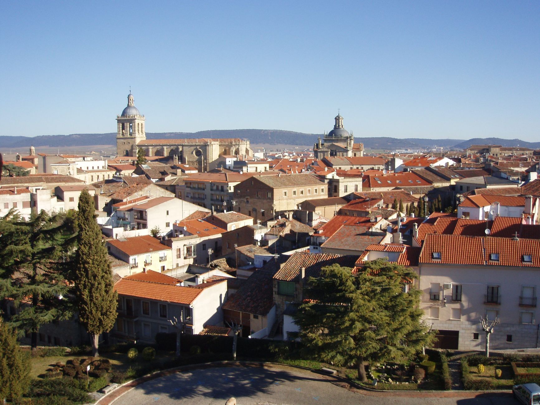 Panoramic cityscape of Ciudad Rodrigo, Spain showcasing historic rooftops and architecture.